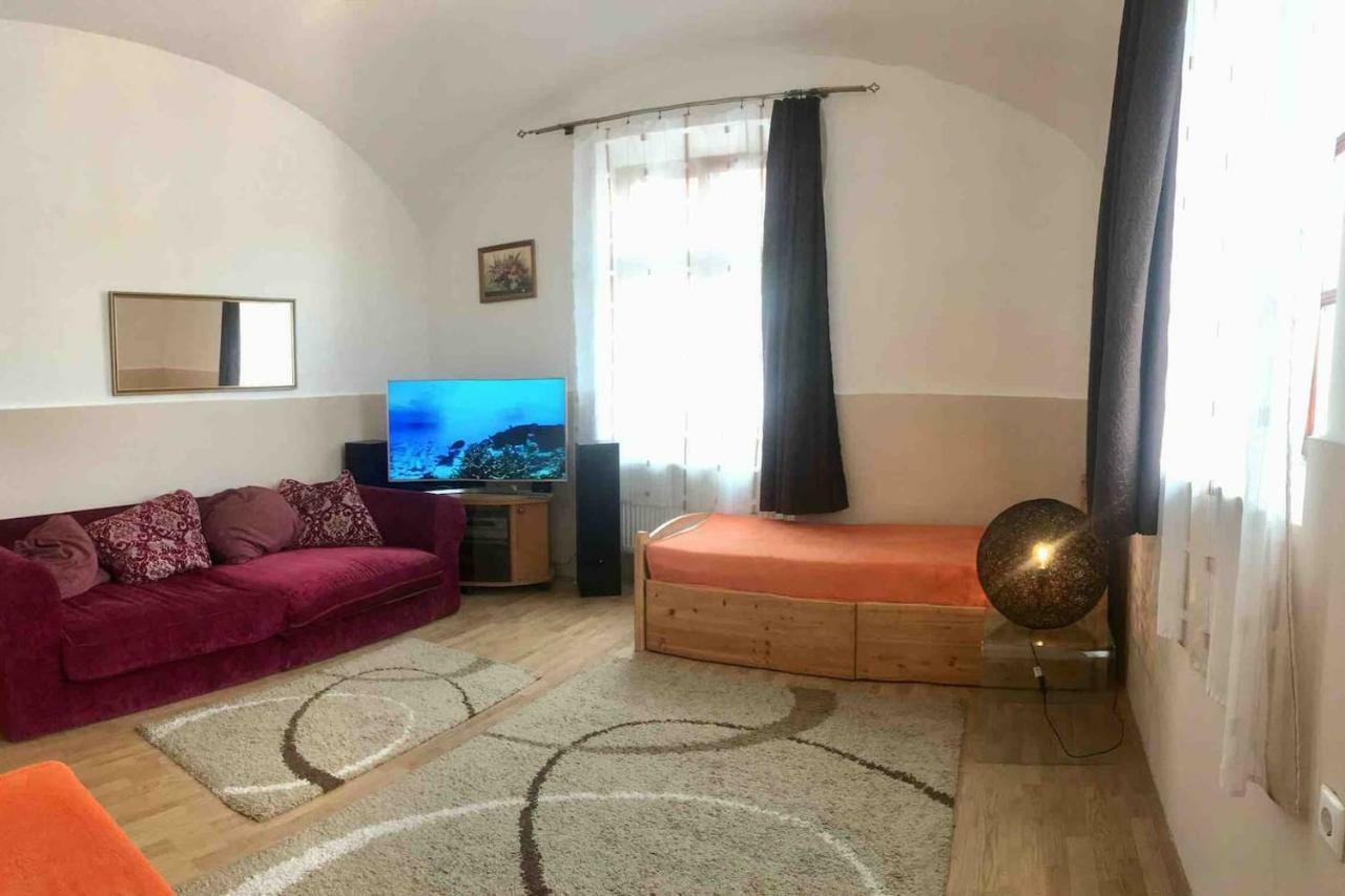 Arkadia Apartman Pápa Eksteriør bilde