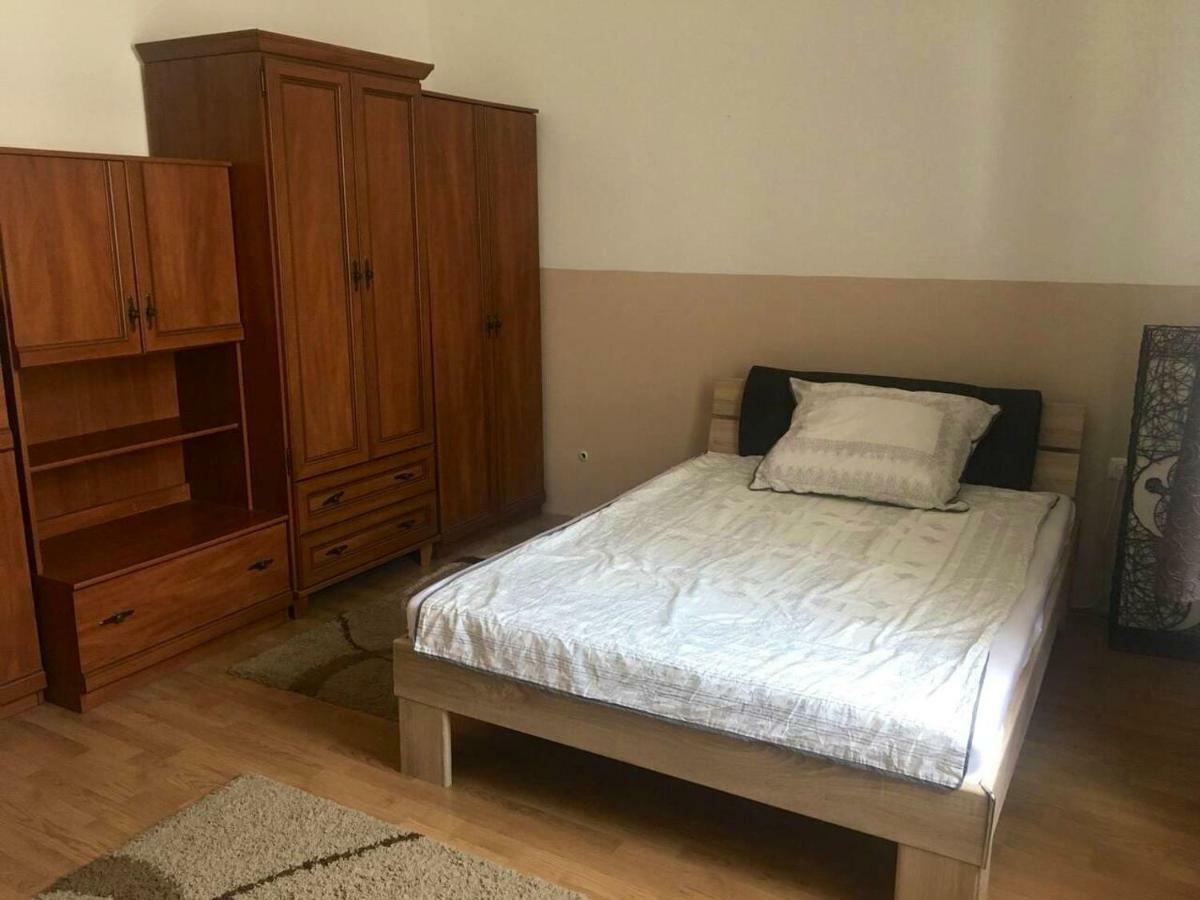 Arkadia Apartman Pápa Eksteriør bilde